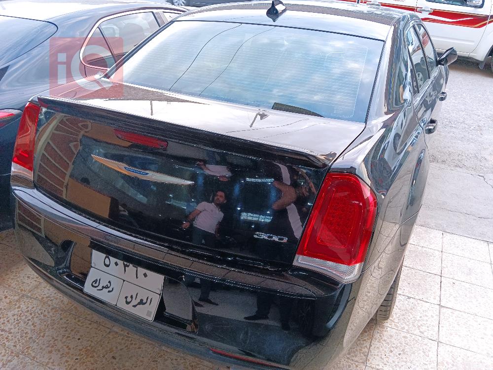 کرایسلەر 300